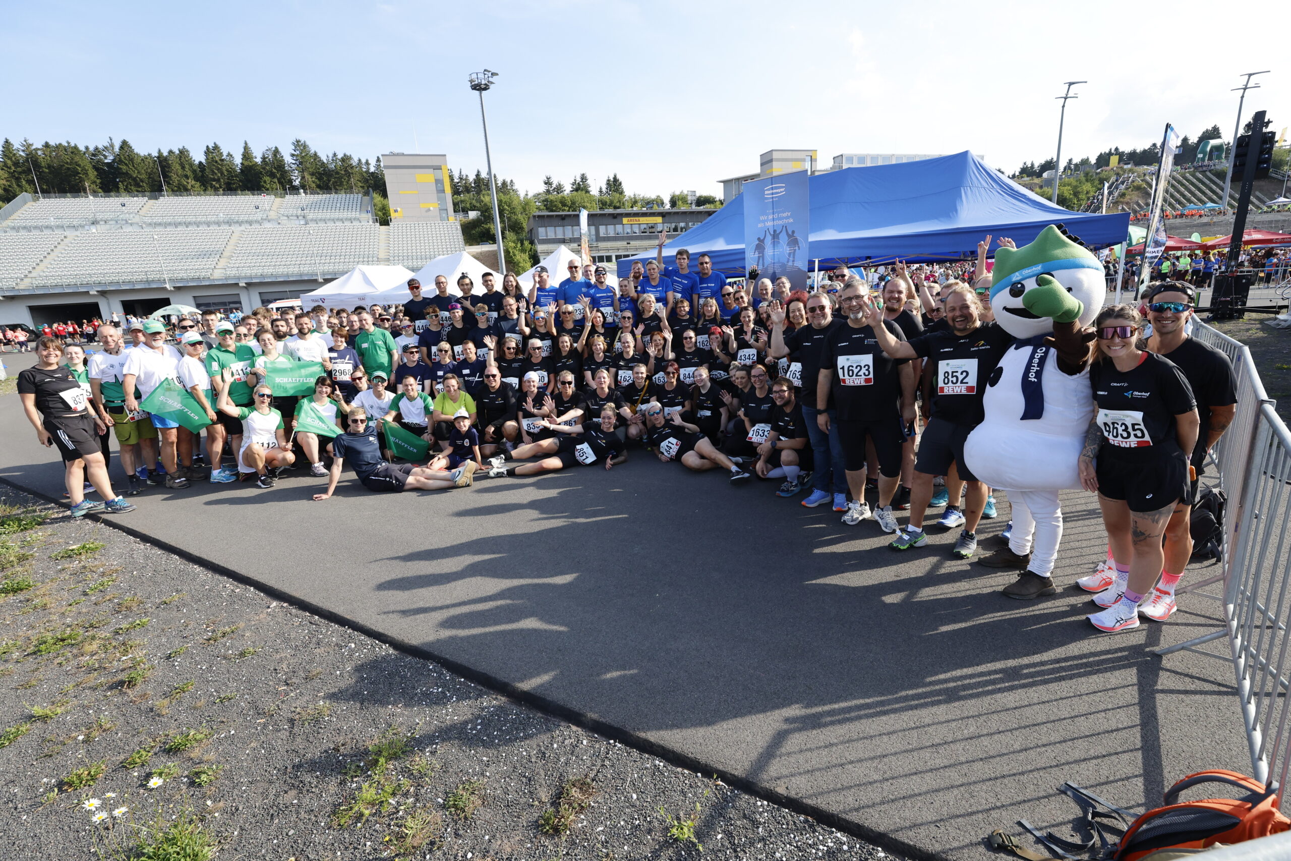 Mit über 150 Teilnehmenden aus den vier Verwaltungen, ergänzt durch Mitarbeitende der Unternehmen Schaeffler, Boehm Group, Feinmess, Amarell und SZM Spannwerkzeuge, stellte das KAG-Team das teilnehmerstärkste unter insgesamt 306 Teams. / Quelle: Michael Bauroth Mit über 150 Teilnehmenden aus den vier Verwaltungen, ergänzt durch Mitarbeitende der Unternehmen Schaeffler, Boehm Group, Feinmess, Amarell und SZM Spannwerkzeuge, stellte das KAG-Team das teilnehmerstärkste unter insgesamt 306 Teams. / Quelle: Michael Bauroth